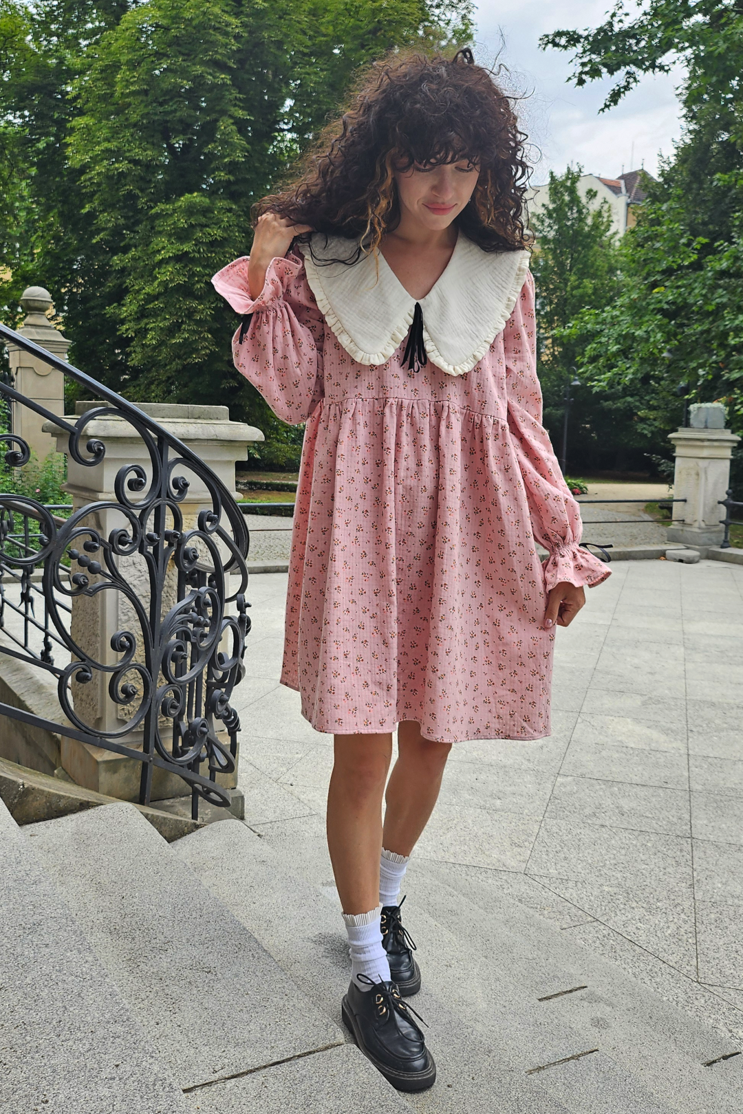 RÓŻOWA SUKIENKA WHISPERING FLOWER - obrazek 2