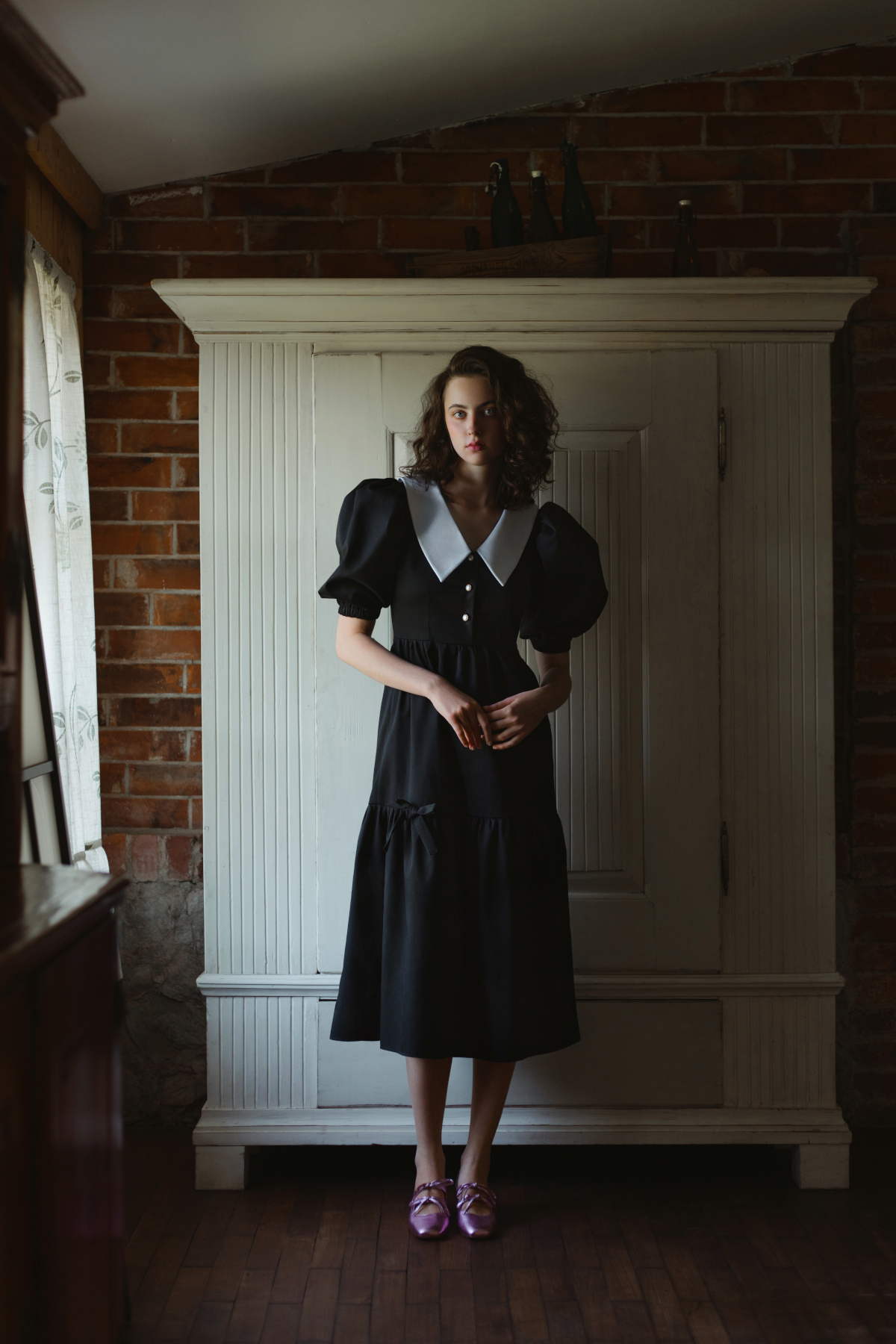 CZARNA SUKIENKA MIDI NOIR - obrazek 2